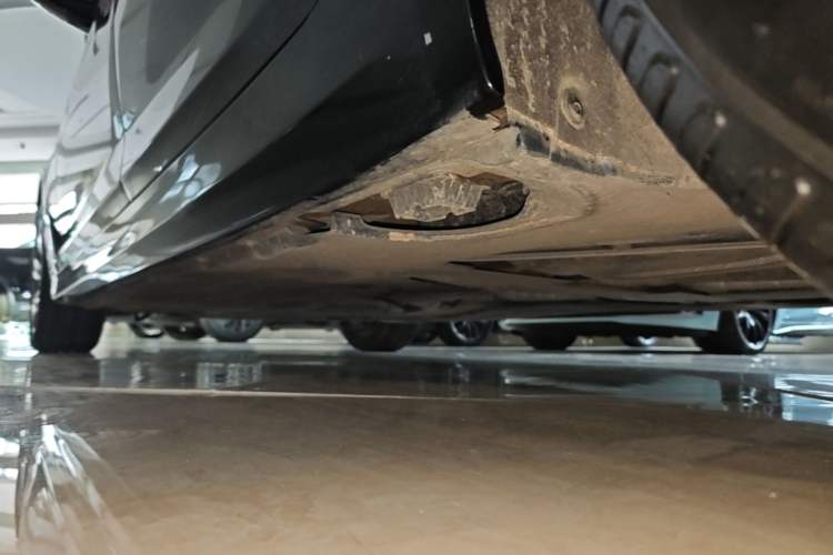 Used BMW 5 Series 2023 530Li Leading Edition Luxury Package Left Side Sill