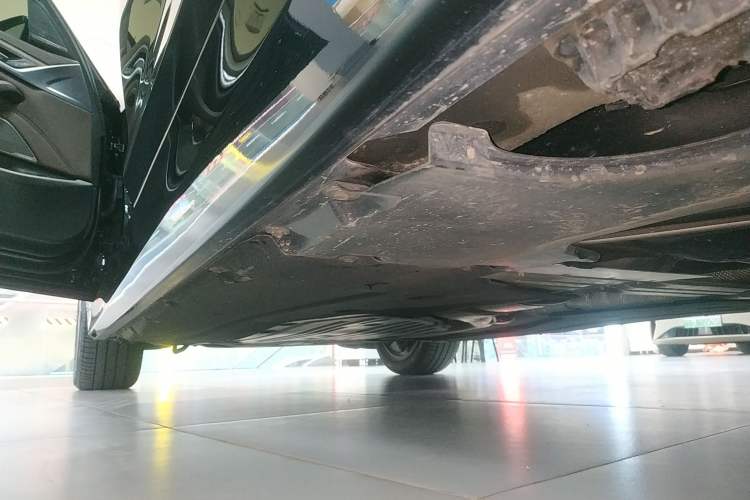 Used BMW 5 Series 2023 530Li Leading Edition Luxury Package Left Side Sill