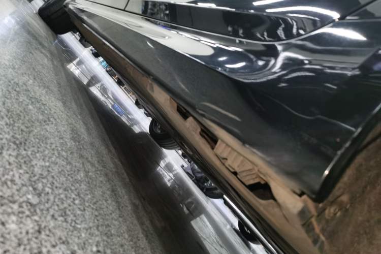 Used BMW 5 Series 2023 530Li Luxury Edition M Sport Package Left Side Sill