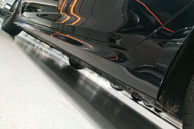 Used BMW 5 Series 2023 530Li Leading Model M Sport Package Left Side Sill