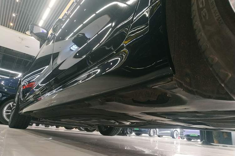 Used BMW 5 Series 2023 530Li Leading Model M Sport Package Left Side Sill