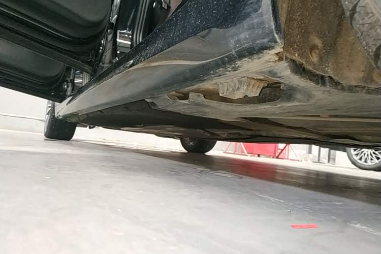 Used BMW 5 Series 2023 530Li Leading Model M Sport Package Left Side Sill