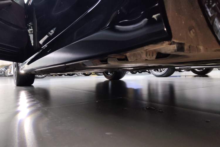 Used BMW 5 Series 2023 Restyled 530Li Luxury Edition M Sport Package Left Side Sill
