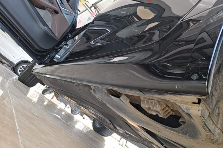 Used BMW 5 Series 2023 530Li Leading Model M Sport Package Left Side Sill