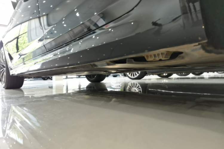 Used BMW 5 Series 2023 530Li Leading Model M Sport Package Left Side Sill