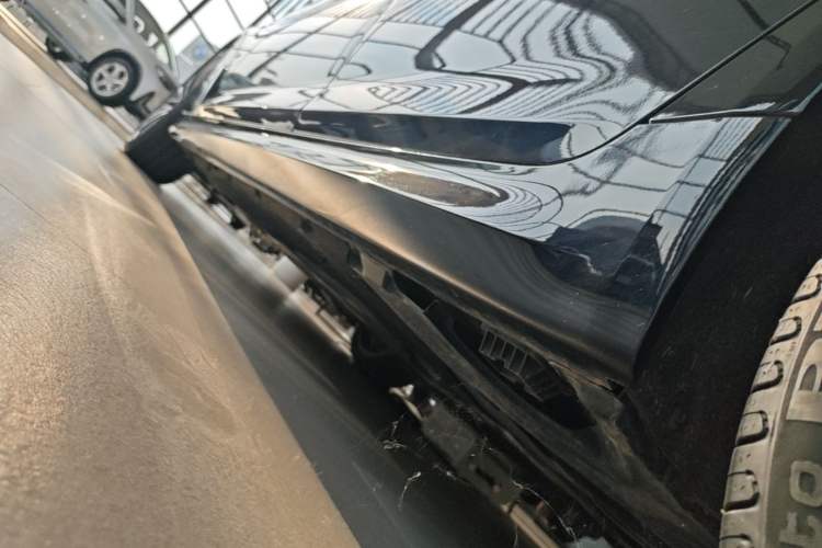 Used BMW 5 Series 2023 Restyled 530Li Leading Edition M Sport Package Left Side Sill
