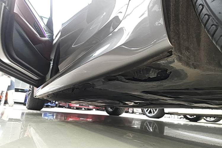 Used BMW 5 Series 2023 530Li Leading Model M Sport Package Left Side Sill