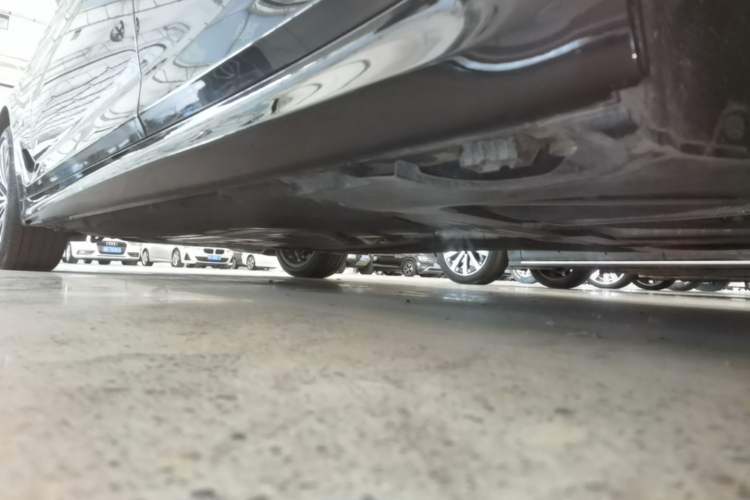 Used BMW 5 Series 2023 530Li Leading Model M Sport Package Left Side Sill