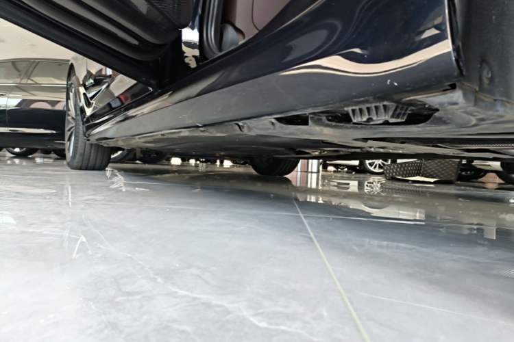 Used BMW 5 Series 2023 530Li Leading Model M Sport Package Left Side Sill