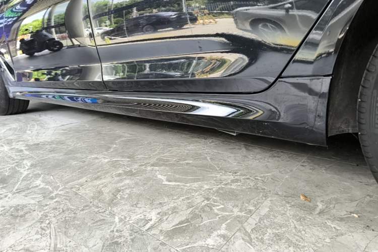 Used BMW 5 Series 2023 530Li Leading Model M Sport Package Left Side Sill