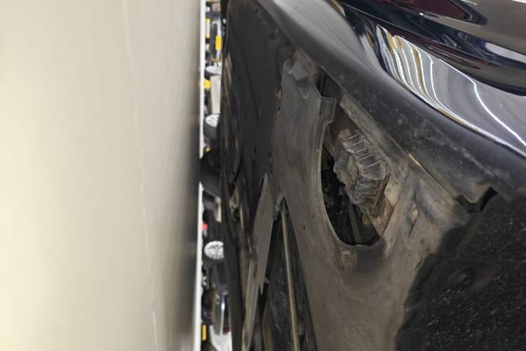 Used BMW 5 Series 2023 530Li Leading Model M Sport Package Left Side Sill