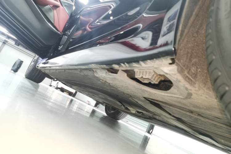 Used BMW 5 Series 2023 530Li Luxury Edition M Sport Package Left Side Sill