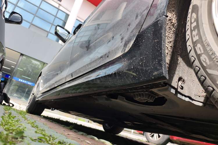 Used BMW 5 Series 2023 530Li Leading Model M Sport Package Left Side Sill