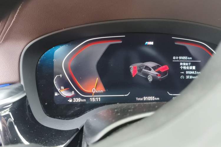 Used BMW 5 Series 2023 530Li Luxury Edition M Sport Package Odometer Close Up