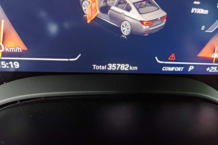 Used BMW 5 Series 2023 530Li Luxury Edition M Sport Package Odometer Close Up