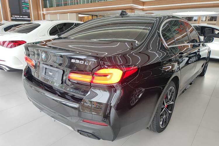 Used BMW 5 Series 2023 530Li Luxury Edition M Sport Package Rear Right 45 Deg