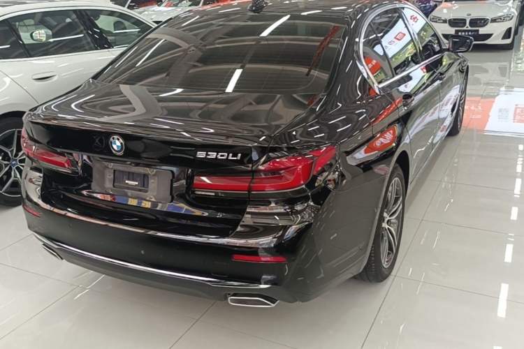 Used BMW 5 Series 2023 530Li Leading Edition Luxury Package Rear Right 45 Deg