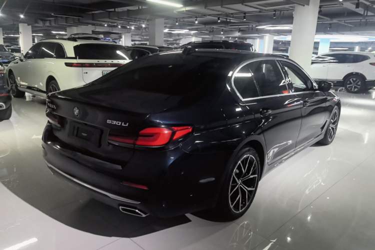 Used BMW 5 Series 2023 530Li Leading Edition Luxury Package Rear Right 45 Deg
