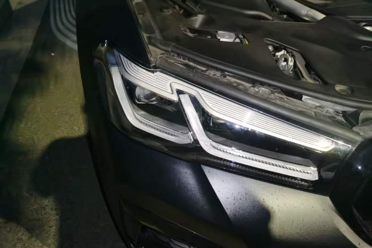 Used BMW 5 Series 2023 530Li Luxury Edition M Sport Package Right Front Headlight