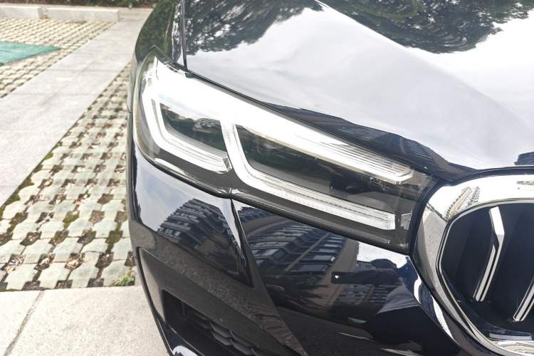 Used BMW 5 Series 2023 530Li Luxury Edition M Sport Package Right Front Headlight