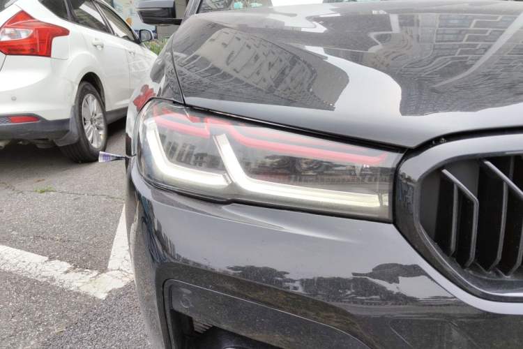 Used BMW 5 Series 2023 530Li Luxury Edition M Sport Package Right Front Headlight