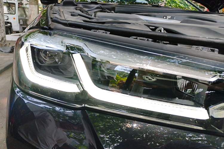 Used BMW 5 Series 2023 530Li Luxury Edition M Sport Package Right Front Headlight