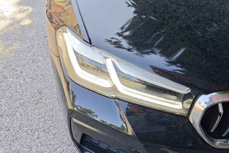 Used BMW 5 Series 2023 530Li Leading Model M Sport Package Right Front Headlight