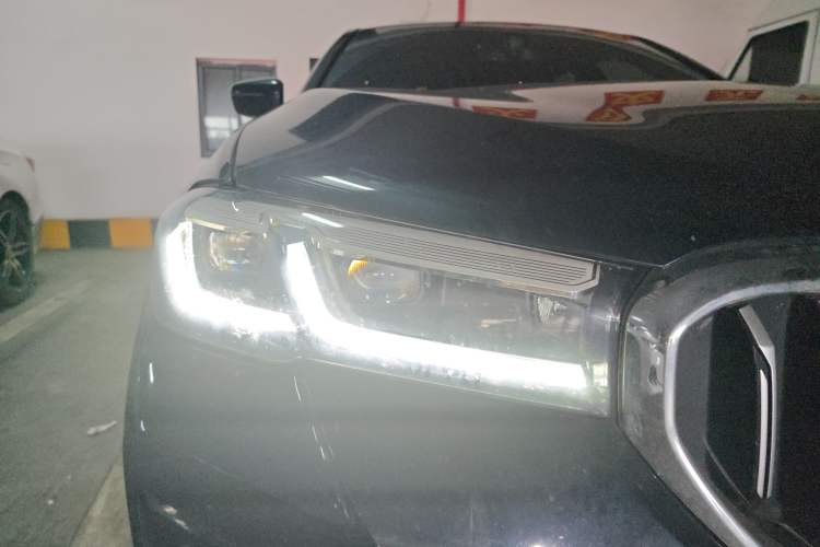 Used BMW 5 Series 2023 Restyled 530Li Leading Edition M Sport Package Right Front Headlight