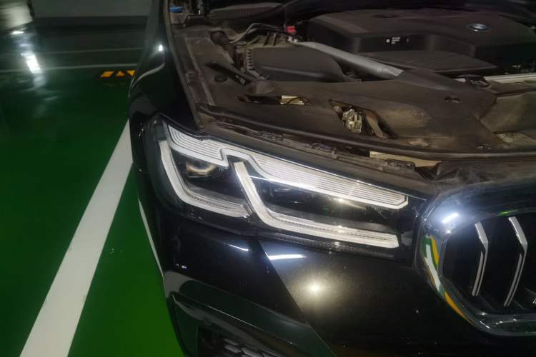 Used BMW 5 Series 2023 Restyled 530Li Leading Edition M Sport Package Right Front Headlight