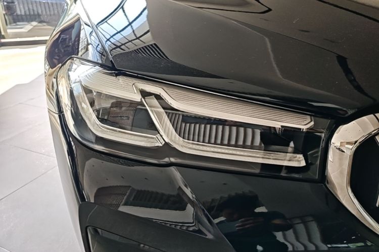 Used BMW 5 Series 2023 530Li Leading Model M Sport Package Right Front Headlight