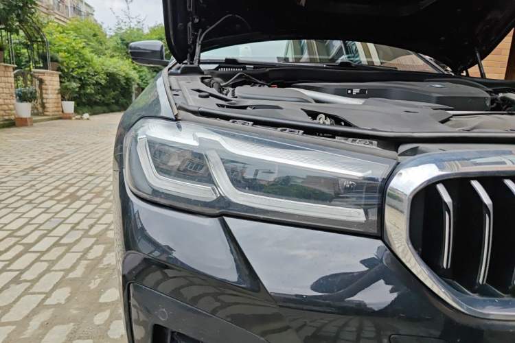 Used BMW 5 Series 2023 530Li Leading Model M Sport Package Right Front Headlight