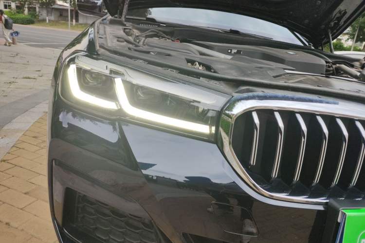 Used BMW 5 Series 2023 530Li Leading Model M Sport Package Right Front Headlight
