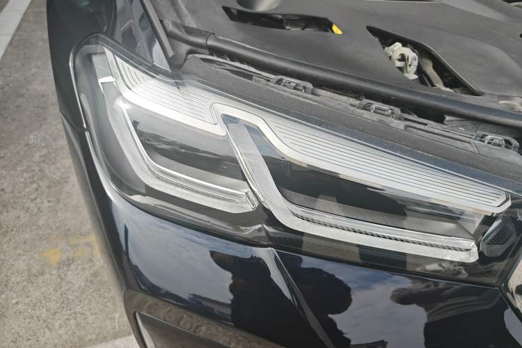Used BMW 5 Series 2023 530Li Leading Model M Sport Package Right Front Headlight