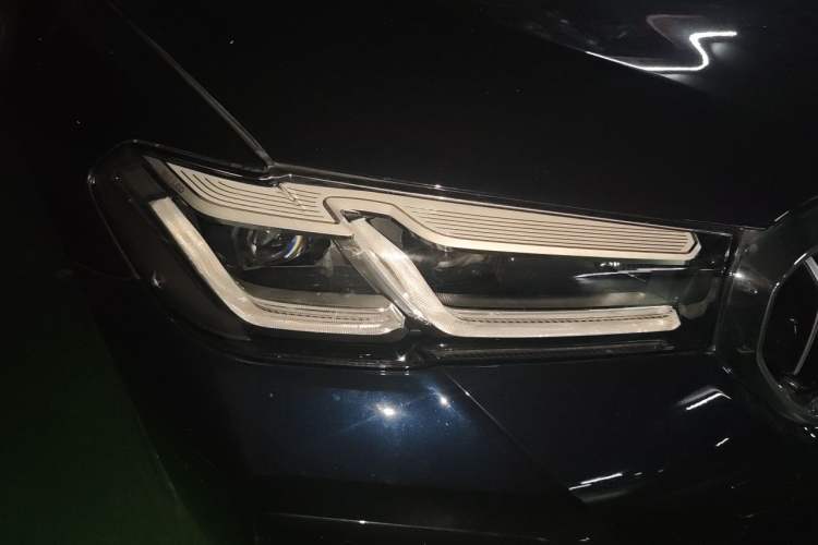 Used BMW 5 Series 2023 530Li Leading Model M Sport Package Right Front Headlight