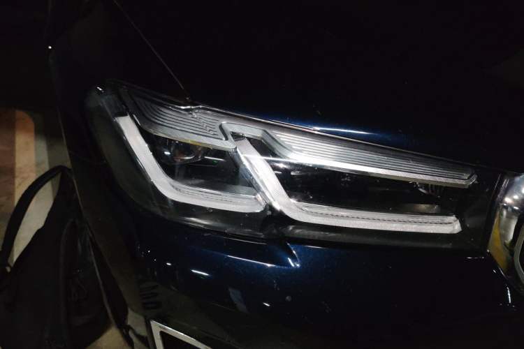 Used BMW 5 Series 2023 530Li Leading Edition Luxury Package Right Front Headlight