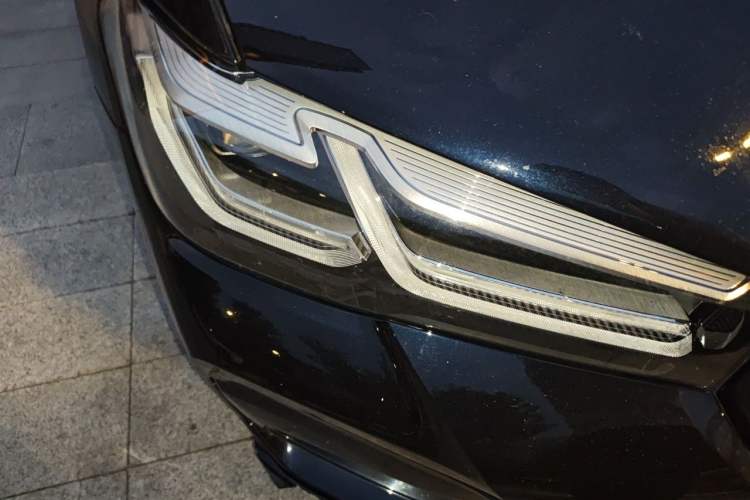 Used BMW 5 Series 2023 Restyled 530Li Luxury Edition M Sport Package Right Front Headlight