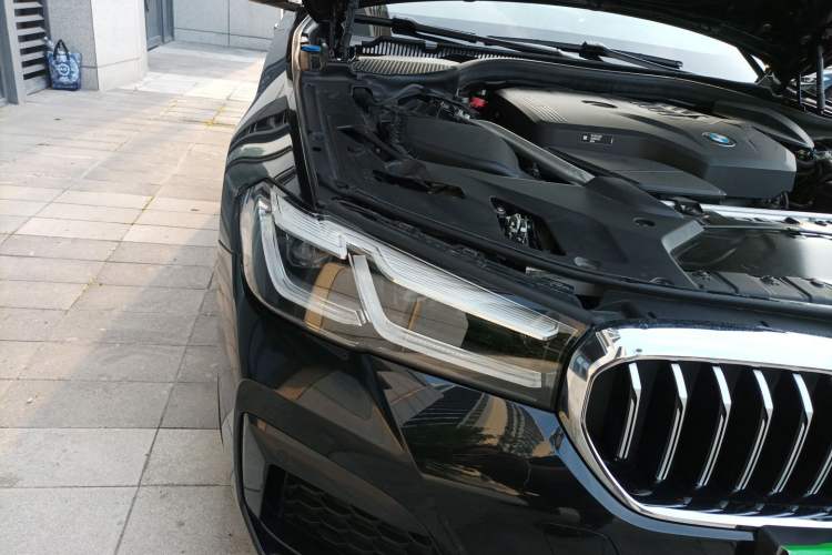 Used BMW 5 Series 2023 530Li Luxury Edition M Sport Package Right Front Headlight