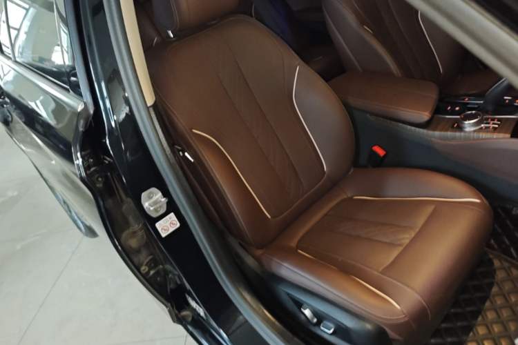 Used BMW 5 Series 2023 530Li Leading Edition Luxury Package Right Front Seat