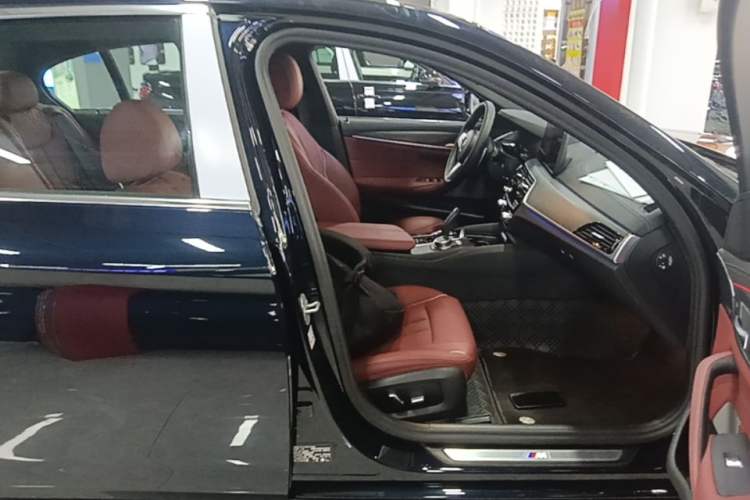 Used BMW 5 Series 2023 530Li Leading Model M Sport Package Right Front Seat