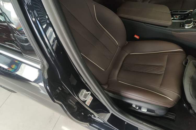 Used BMW 5 Series 2023 530Li Leading Model M Sport Package Right Front Seat