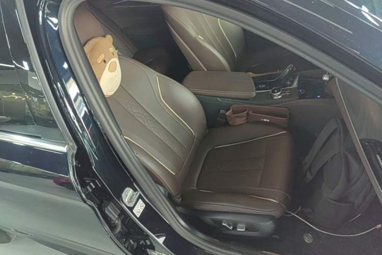 Used BMW 5 Series 2023 Restyled 530Li Leading Edition M Sport Package Right Front Seat