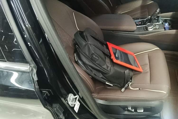 Used BMW 5 Series 2023 530Li Leading Model M Sport Package Right Front Seat