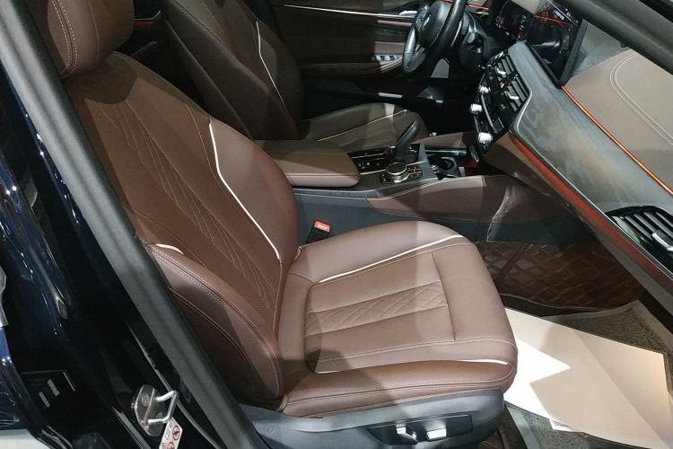 Used BMW 5 Series 2023 530Li Leading Model M Sport Package Right Front Seat