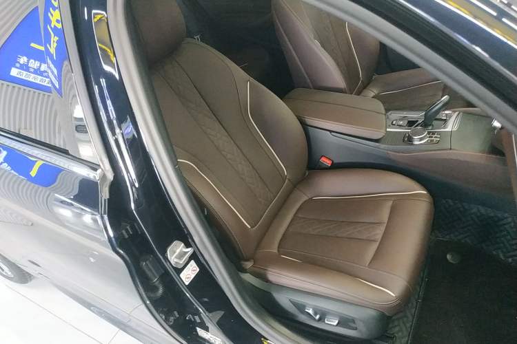 Used BMW 5 Series 2023 530Li Leading Model M Sport Package Right Front Seat