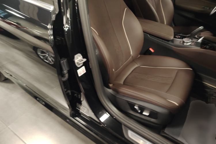 Used BMW 5 Series 2023 530Li Leading Model M Sport Package Right Front Seat