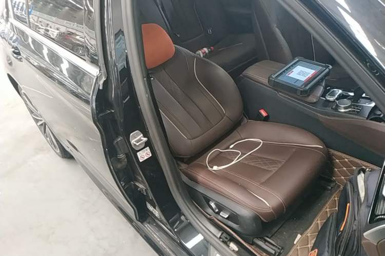 Used BMW 5 Series 2023 530Li Leading Model M Sport Package Right Front Seat