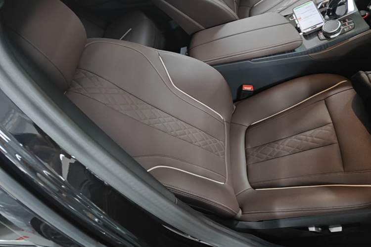 Used BMW 5 Series 2023 Restyled 530Li Leading Edition M Sport Package Right Front Seat
