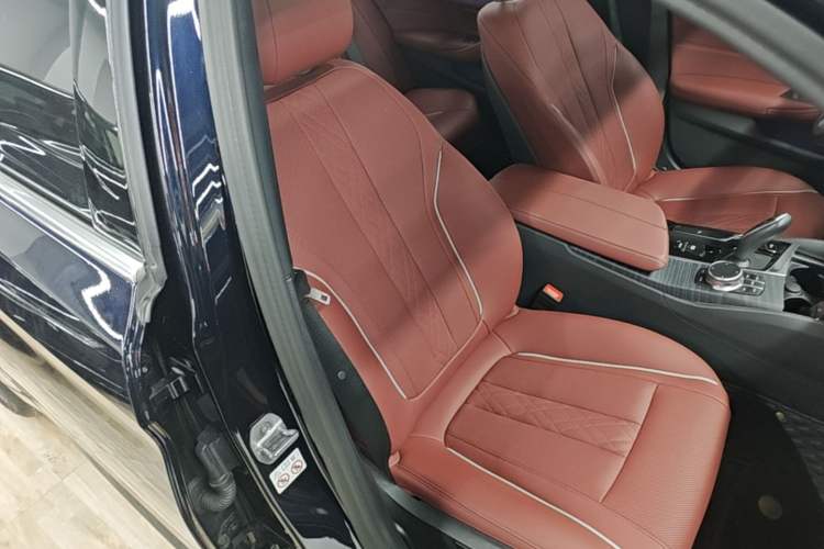 Used BMW 5 Series 2023 530Li Leading Model M Sport Package Right Front Seat