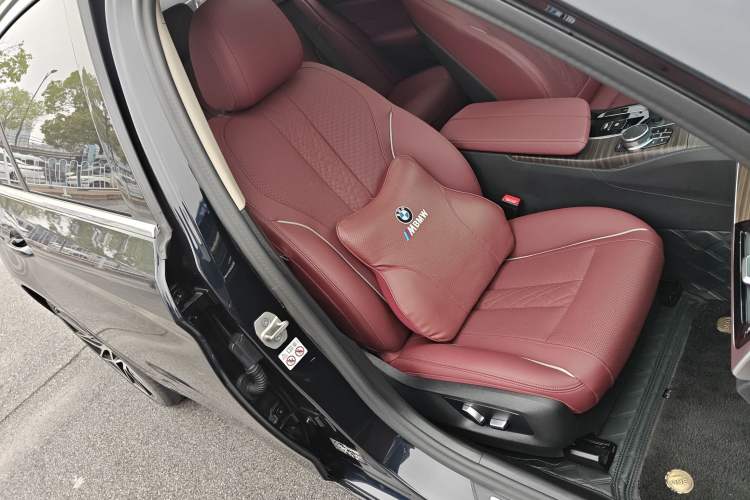 Used BMW 5 Series 2023 530Li Leading Edition Luxury Package Right Front Seat