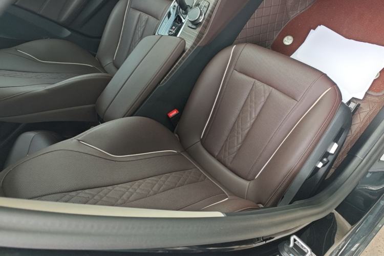 Used BMW 5 Series 2023 530Li Leading Edition Luxury Package Right Front Seat